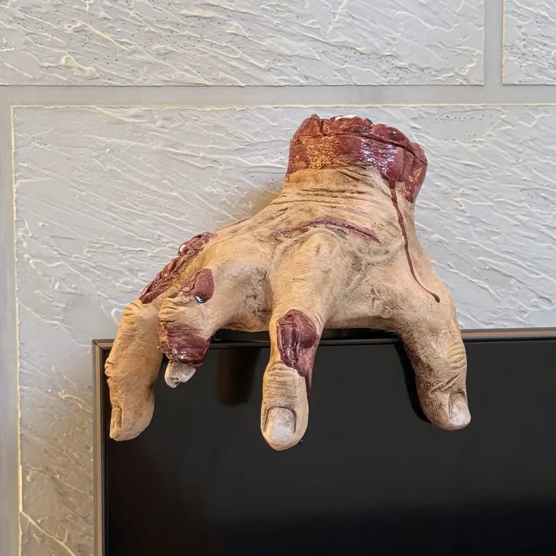 đïž 50% OFF NOW! âš Realistic Scary Hand Props - Flexible & Creepy for Halloween/Cosplay, Perfect for Decoration or Pranks đđŠ