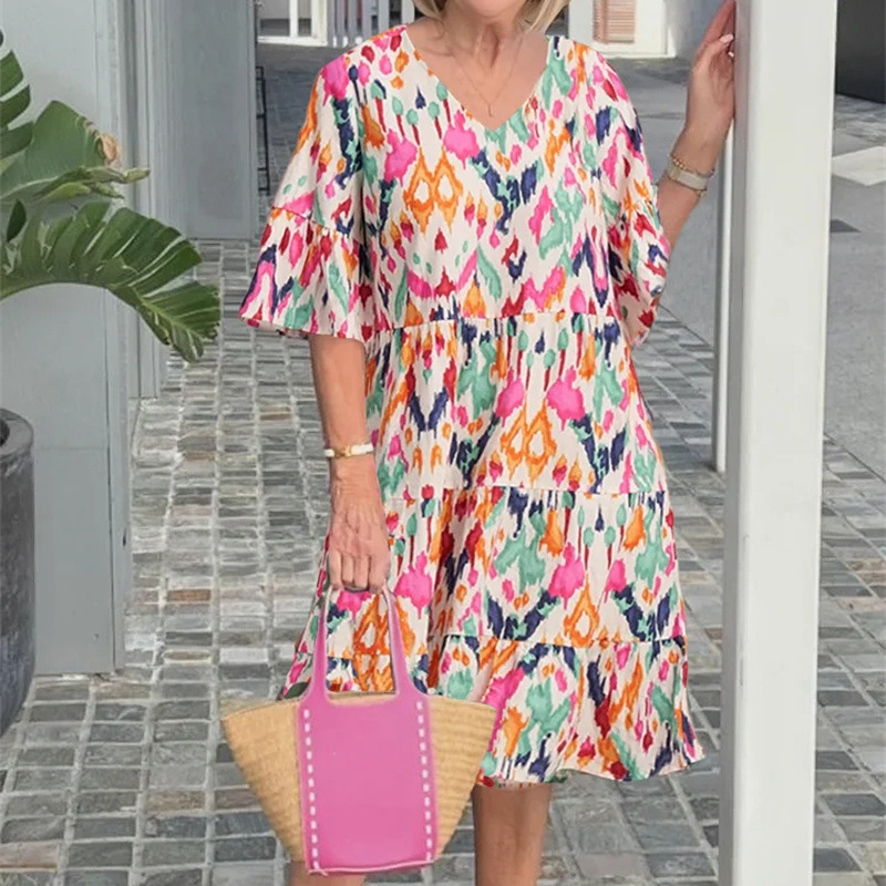 đ·âš ELEGANT TRYCKT KLĂNNING MED V-RINGNING â DIN PERFEKTA SOMMARLOOK!