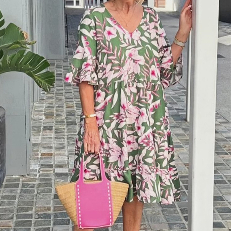 đ·âš ELEGANT TRYCKT KLĂNNING MED V-RINGNING â DIN PERFEKTA SOMMARLOOK!