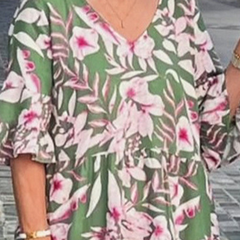 đ·âš ELEGANT TRYCKT KLĂNNING MED V-RINGNING â DIN PERFEKTA SOMMARLOOK!