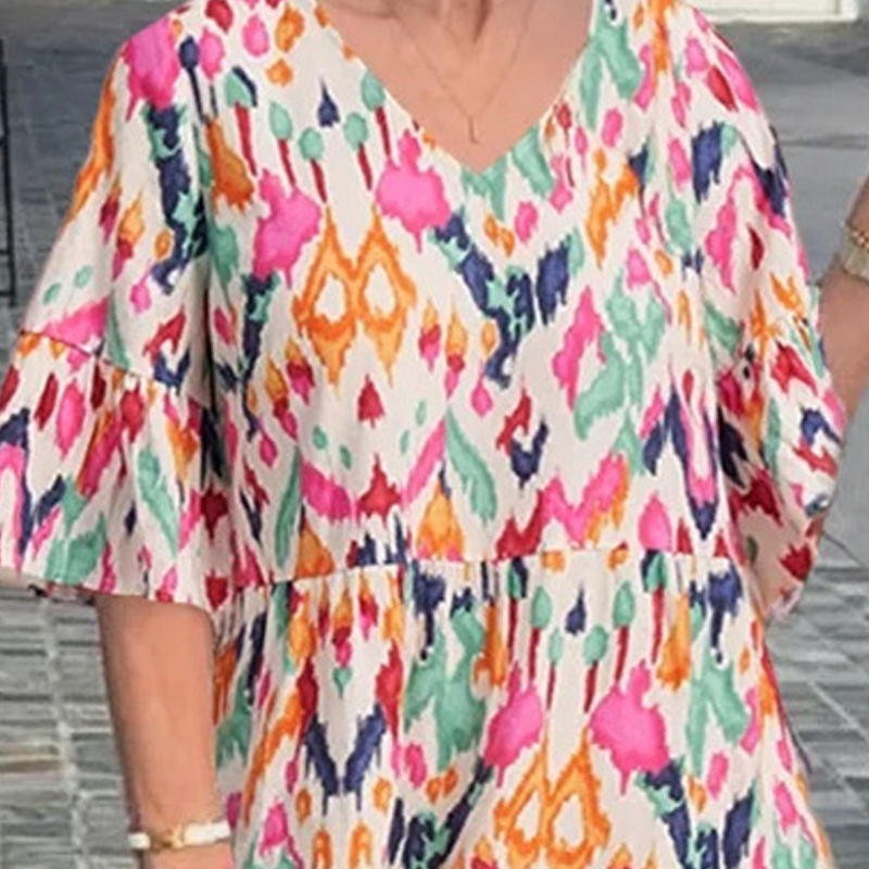 đ·âš ELEGANT TRYCKT KLĂNNING MED V-RINGNING â DIN PERFEKTA SOMMARLOOK!