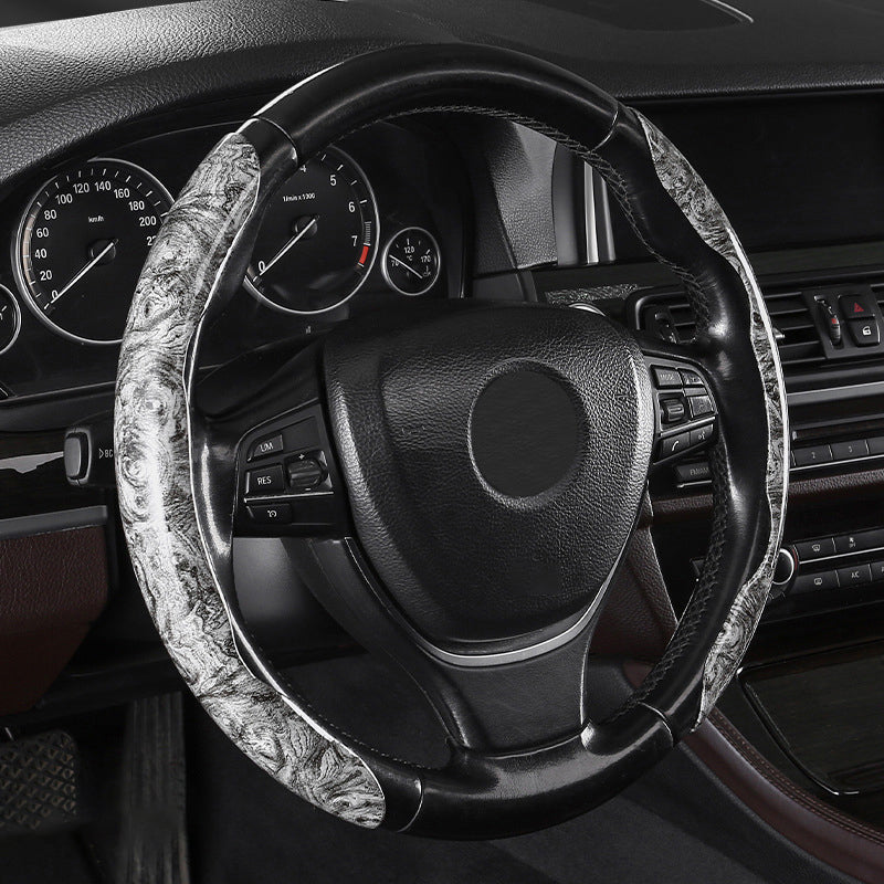 🚗 UNIVERSELLT HALKFRITT BILRATTÖVERDRAG 🔥 ⚡ Extra grepp & kontroll 👌 Passar de flesta rattar 💎 Slitstarkt & bekvämt material ✅ Hållbar silikonyta som motstår svett ✅ Ventilerande design för maximal komfort ✅ Enkel montering - kläms fast utan verktyg