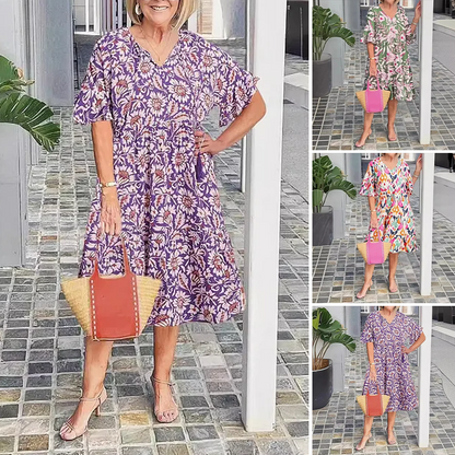 🌷✨ ELEGANT TRYCKT KLÄNNING MED V-RINGNING – DIN PERFEKTA SOMMARLOOK!