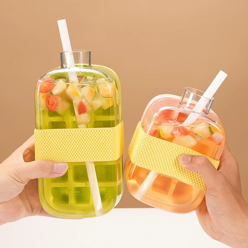 🧊🍶🧊 Upptäck ett nytt sätt att njuta av sommardrycker – tryck bara, så faller isbitarna ut automatiskt! ❄ 2‑in‑1 Ice Maker Bottle – chilled water, no messy trays